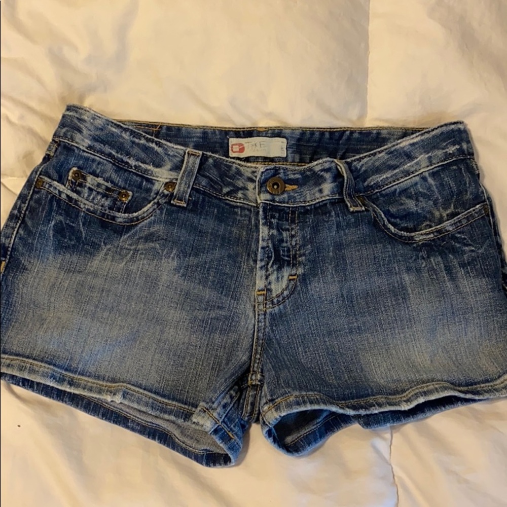 BKE Star Stretch 2” inseam Jean Shorts